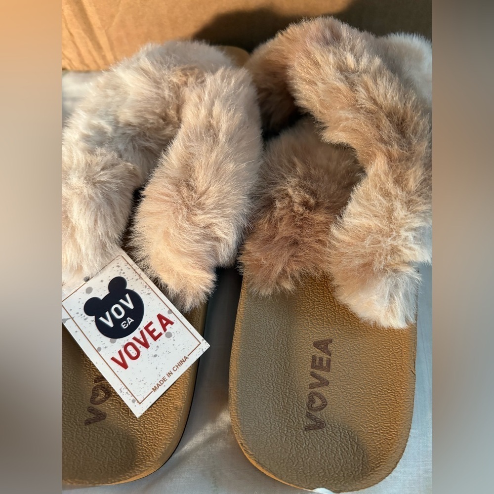 NWT-Vovea furry slides slip-on shoes plush crossover straps flat anti-slip sole - Picture 2 of 8